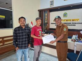 Penyerahan Insentif Pelatih SSB Tunas Timur di Kalurahan Ponjong