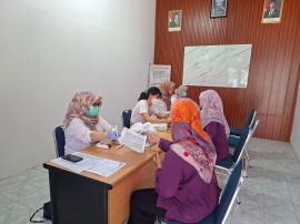 Sehat untuk Melayani: Pamong dan Kader Kalurahan Ponjong Ikuti Cek Kesehatan Gratis